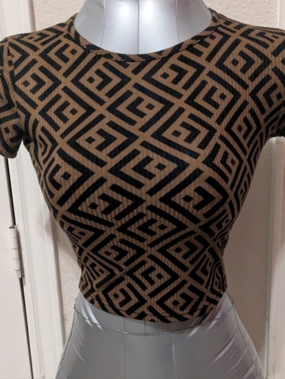 French Pastry Womens/Juniors Short Sleeves -Checkered Brown-Black Top  Size XS